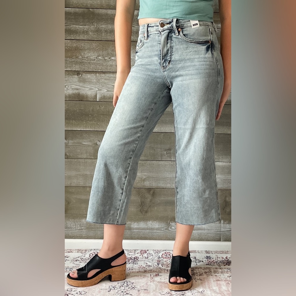 judy blue mid rise tummy control top wide leg crop jeans raw hem JB88903REG LT